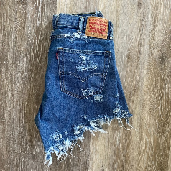 LEVIS vintage distressed short (too big for me) :( - Picture 2 of 14